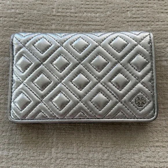 Tory Burch Fleming Medium Metallic Slim Wallet Silver Quilted Leather Wallet - Picture 3 of 17